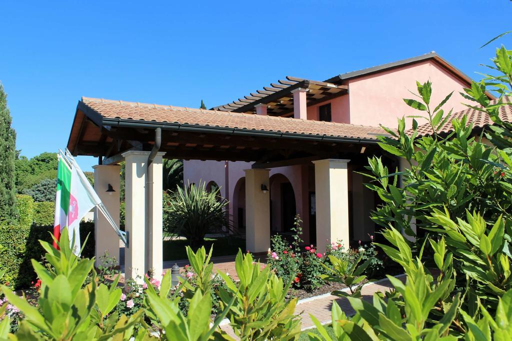 Le Corti Del Sole Residence Venturina Terme Dış mekan fotoğraf